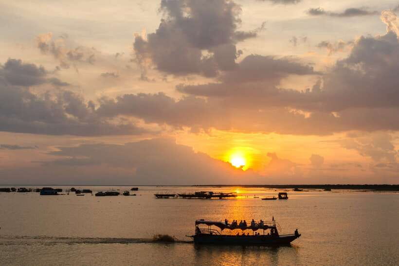 Sunset Dinner Tour: Tonle Sap Lake Floating Village - Tonle Sap Floating Villages, Where the Water Level Changes Everything