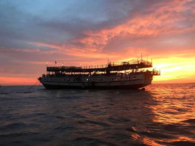 Sunset Dinner Tour: Tonle Sap Lake Floating Village - From Port to Mini Tara: Crocodiles, Fish Farms, and Village Views Up Close