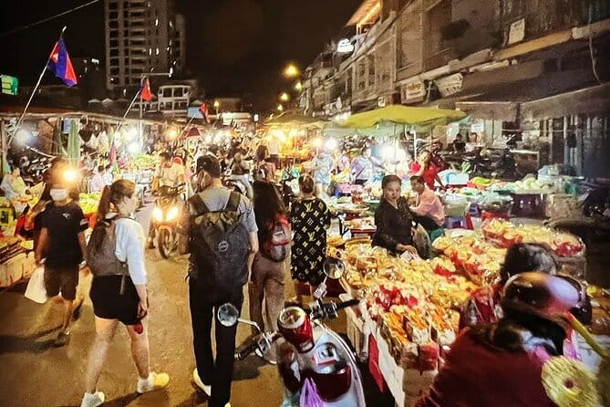 The Mekong Village Cooking Escape - 4:00 pm market shopping with Sophors, the real lesson starts here