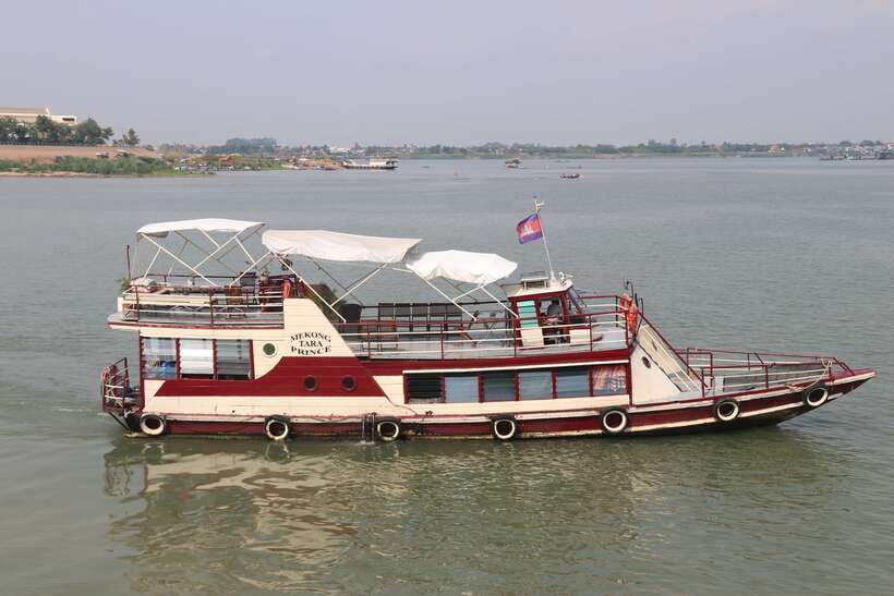 Tonle Sap Cruise & land Tour between Phnom Penh & Siem Reap - River Stops and Village Visits: Where the Tour Adds Meaning