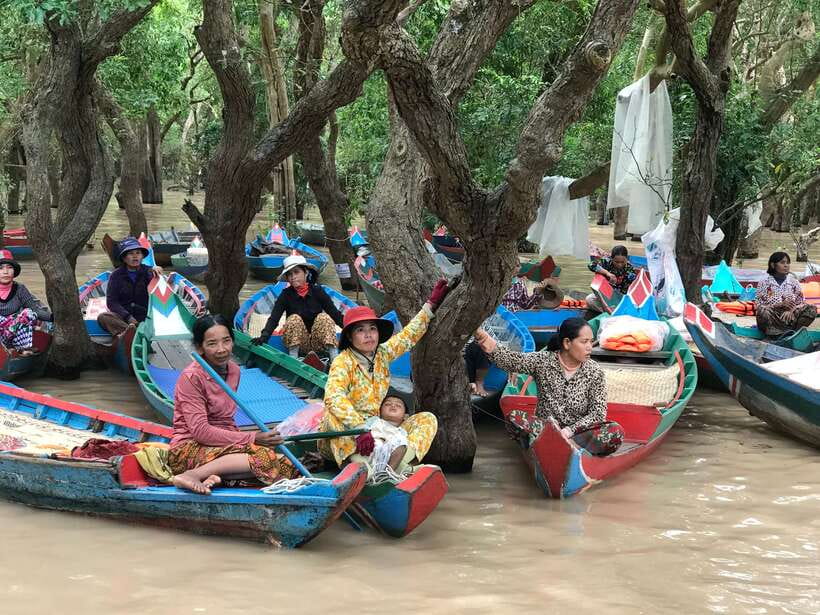 Tonle Sap Tour of Kompong Phluk Village & Evening Food tour - Evening Food Walk at the Siem Reap Night Market
