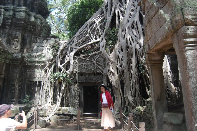 Two Days Angkor Historical and Kulen Mountain Waterfall - Day 2 to Banteay Srei: 45 minutes to a temple that rewards close looking