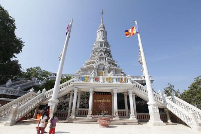 Udong Historical Site Tour - Vipassana Dhurak Buddhist Centre: meditation practice and a monk blessing