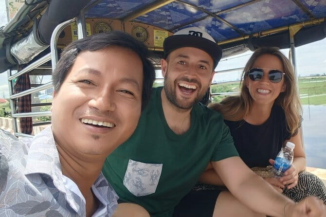Udong Historical Site Tour - Monkeys on the ridge: how to handle it without drama