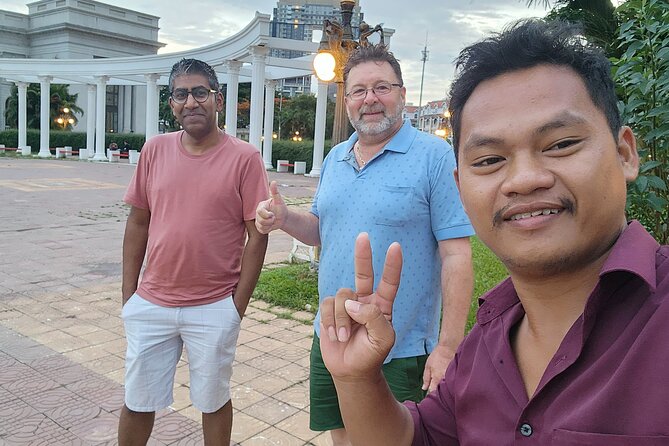 Visit 11 Places in One Day including S21 & Killing Field - Killing Fields at Choeung Ek: documentary first, then audio guide time